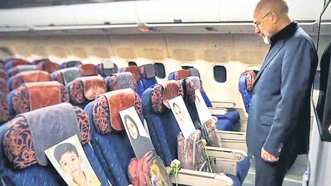 రక్తసిక్తమైన బ్యాగులు, బాలికల ఫొటోలు.. మినాబ్‌-168లో పాక్‌కు ఇరాన్‌ బృందం