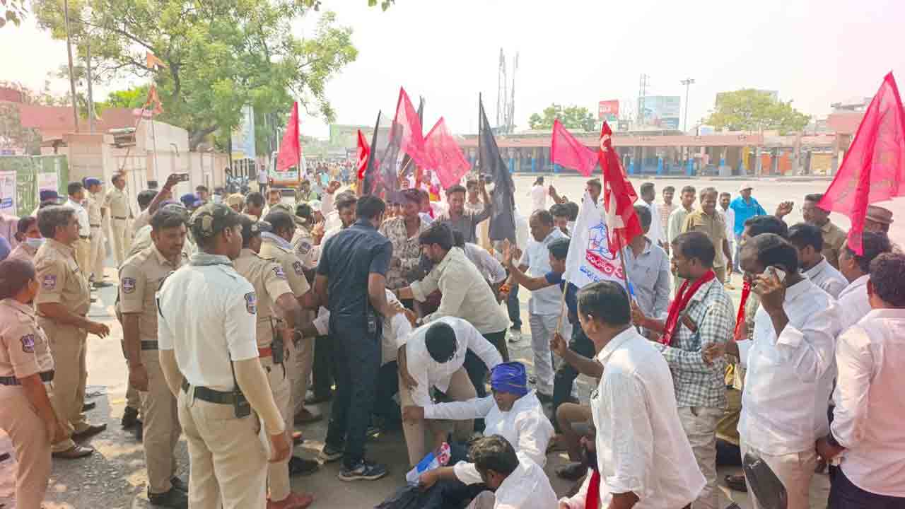 Janagama | జనగామలో టెన్షన్ టెన్షన్, ఆర్టీసీ కార్మికులను అడ్డుకున్న పోలీసులు