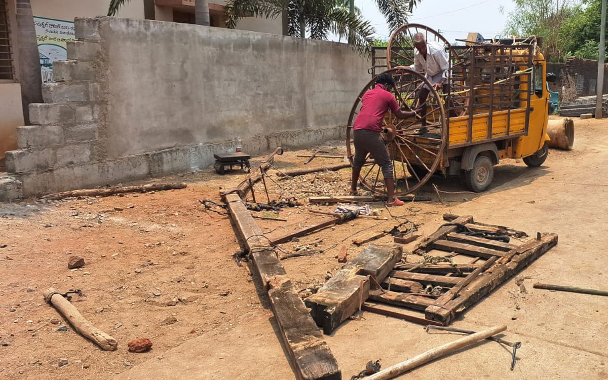 అటకెక్కిన జ్ఞాపకం.. అమ్మ‌క త‌ప్ప‌ని ‘కర్షక’ రథం