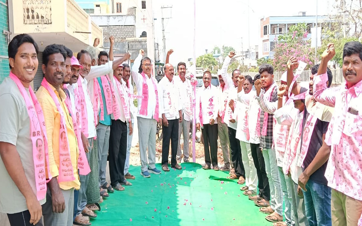 ​జూలూరుపాడులో బీఆర్ఎస్ ఆవిర్భావ వేడుకలు