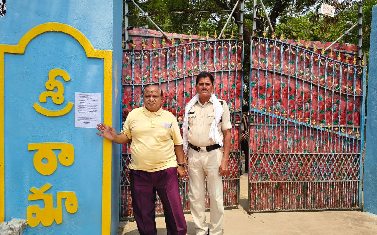 కాకరవాయిలో అనుమతి లేని పాఠశాల మూసివేత