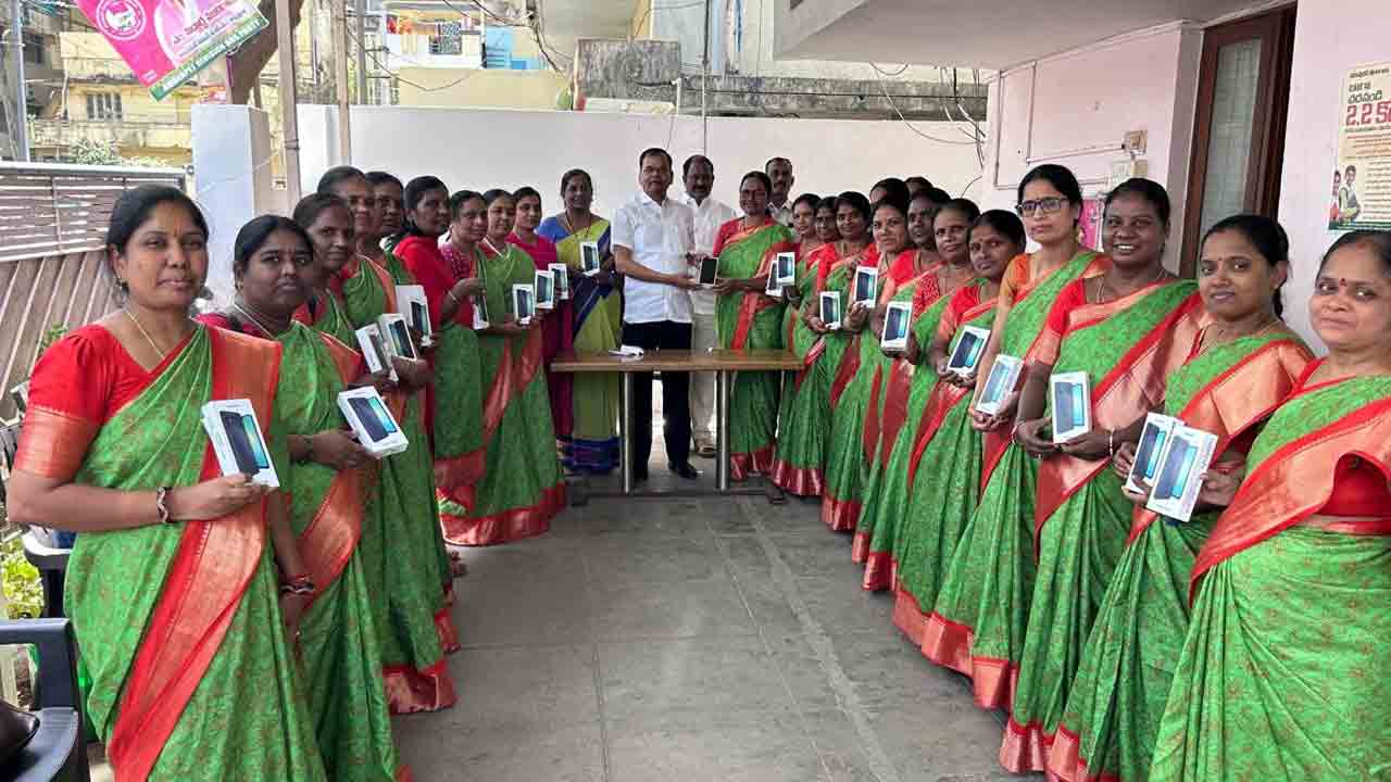 MLA Kaleru Venkatesh | అంగన్‌వాడీ కేంద్రాలకు సొంత భవానాల ఏర్పాటుకు కృషి  