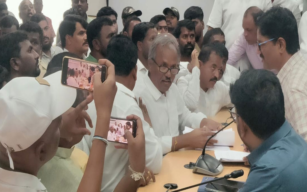 చల్లూరులో అక్రమ క్రషర్‌పై కలెక్టర్‌కు ఫిర్యాదు