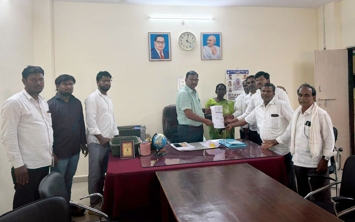 క‌ల్వ‌కుంట్ల‌ సర్పంచ్ ప‌ట్ల‌ కుల వివక్షత