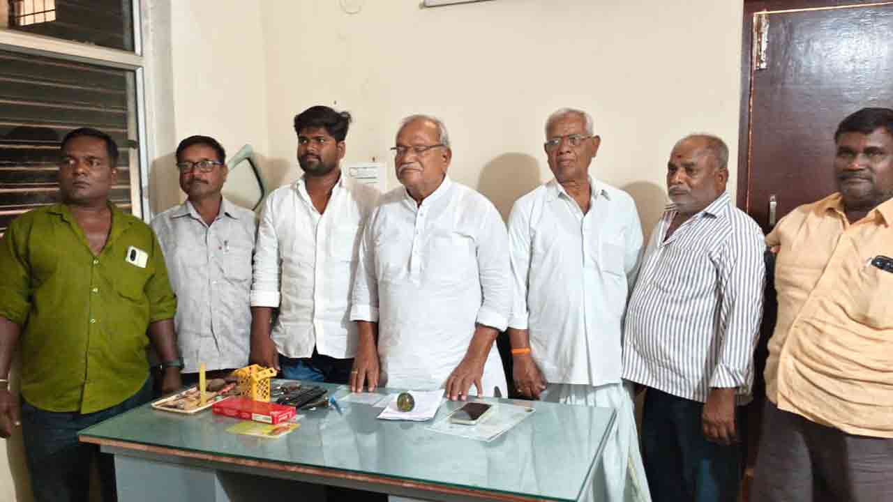 కౌడిపల్లి సర్పంచ్ వివాదంపై స్పందించిన బీఆర్ఎస్ నేత