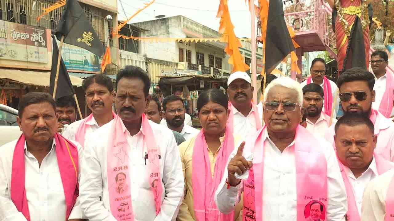 KCR Camp Office | తెలంగాణాలో ఈ అరాచకం ఏమిటి..? నల్లబ్యాడ్జిలతో నిరసనలో బీఆర్ఎస్ నేత దిండిగాల రాజేందర్