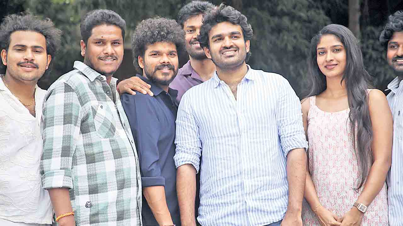 జ్ఞాపకాలు గుర్తుచేసుకుంటున్నారు