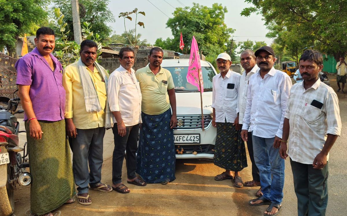 జగిత్యాల సభకు బయల్దేరిన‌ బీఆర్ఎస్ గూడూరుపాడు శ్రేణులు