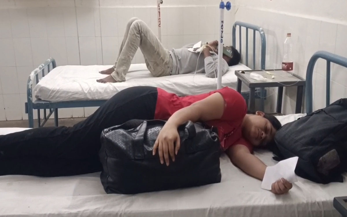 లారీని ఢీకొట్టిన ప్రైవేట్‌ ట్రావెల్స్ బస్సు.. 16 మందికి గాయాలు