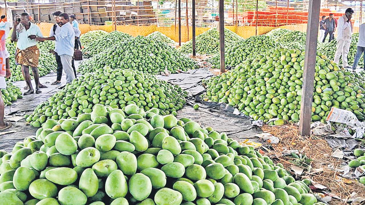 కొహెడ పండ్లమార్కెట్‌ స్థల వివాదంపై బీఆర్‌ఎస్‌ ఫోకస్‌