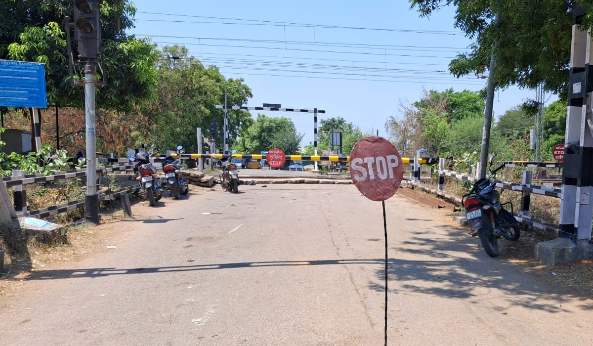 Kolanur Railway Gate | కొలానూర్ రైల్వే గేట్ మరో వారం రోజులు మూసివేత