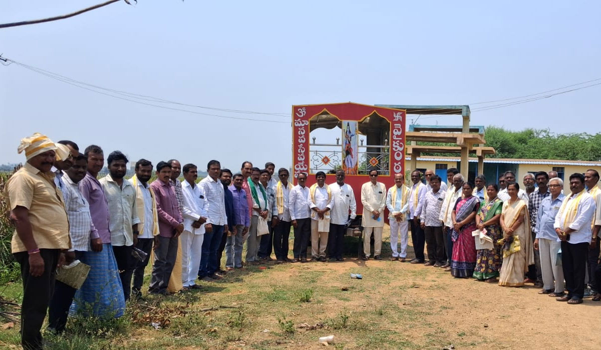 Kolanur | కొలనూరులో వైకుంఠ రథానికి గ్రామస్తుల విరాళం