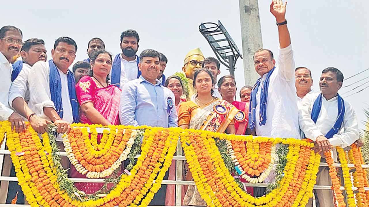 పేదోడి చేతిలో బ్రహ్మాస్త్రం రాజ్యాంగం