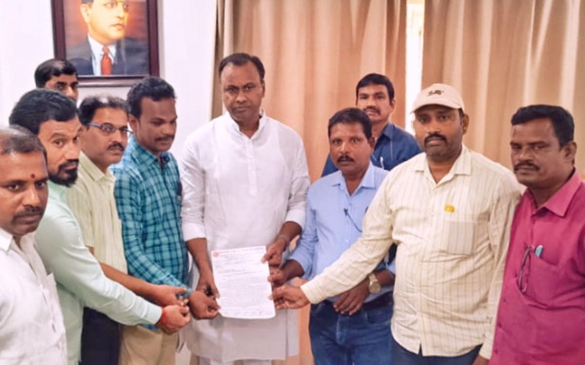 ‘విద్యార్థుల‌కు నాణ్య‌మైన యూనిఫామ్‌లు అందించాలి’