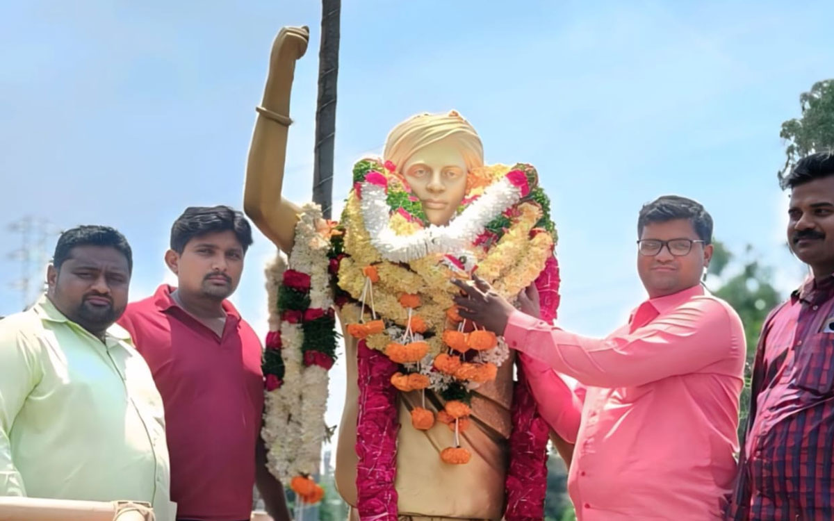 'తెలంగాణ సాయుధ పోరాటానికి తొలి దీప్తి దొడ్డి కొమురయ్య'