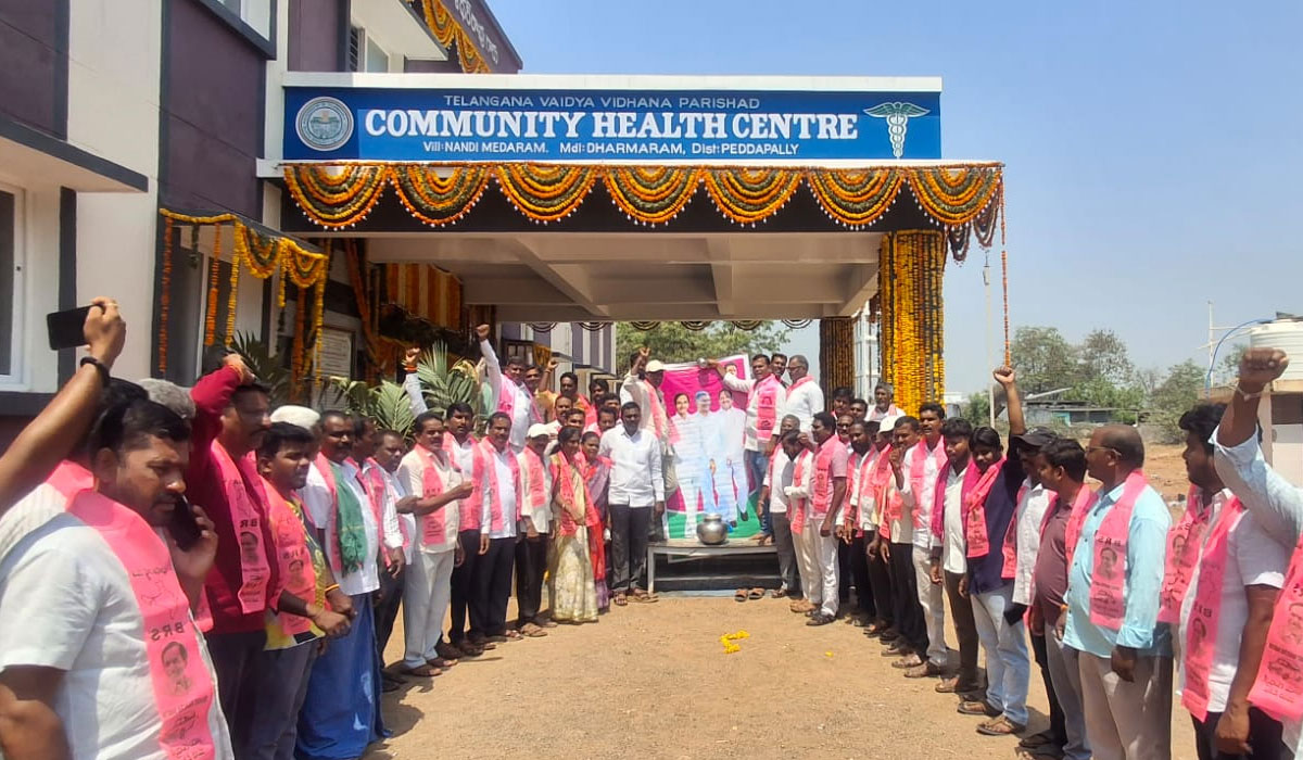 Nandi Medaram | నంది మేడారం సీహెచ్‌సీ వద్ద కేసీఆర్, కొప్పుల, హరీష్‌రావు చిత్రపటాలకు క్షీరాభిషేకం