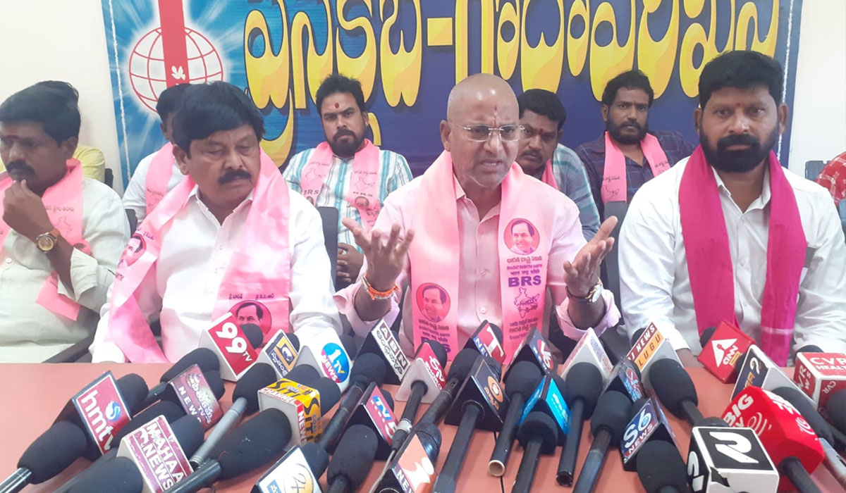 Korukanti Chander | కూల్చివేతలకు ఎమ్మెల్యే బాధ్యత వహించాలి.. బీఆర్‌ఎస్‌ పెద్దపల్లి జిల్లా అధ్యక్షుడు కోరుకంటి చందర్‌