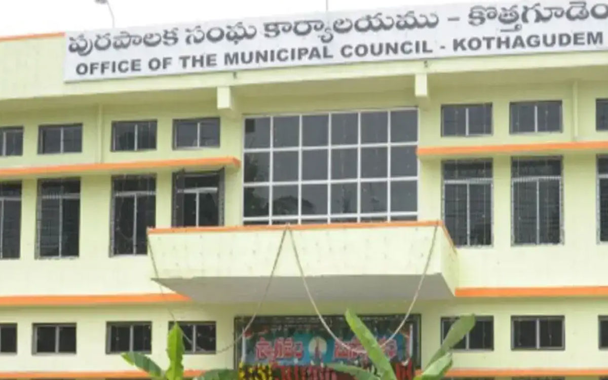 ‘ఆ ఇద్ద‌రిని అన‌ర్హులుగా ప్ర‌క‌టించండి’