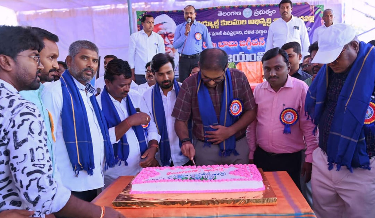 Collector Koya Sriharsha | మహనీయుల ఆశయ సాధనకు మనమంతా కృషి చేయాలి.. పెద్దపల్లి కలెక్టర్‌ కోయ శ్రీహర్ష