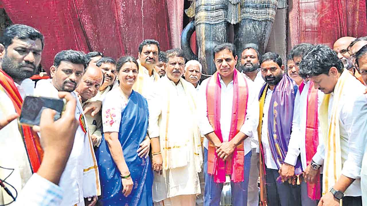 వైభవంగా విగ్రహాల ప్రతిష్ఠాపన