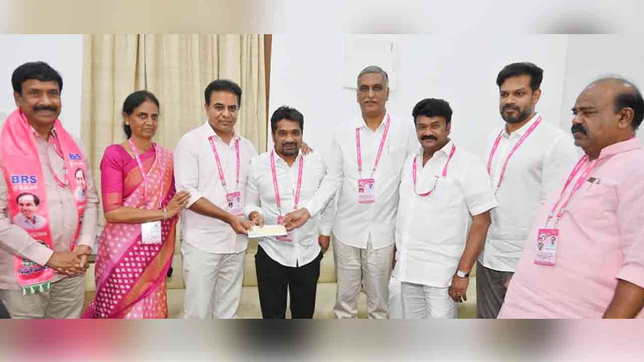 బీఆర్‌ఎస్‌కు 10 లక్షల పార్టీ ఫండ్ ఇచ్చిన మాజీ జడ్పీటీసీ పట్నం అవినాశ్ రెడ్డి