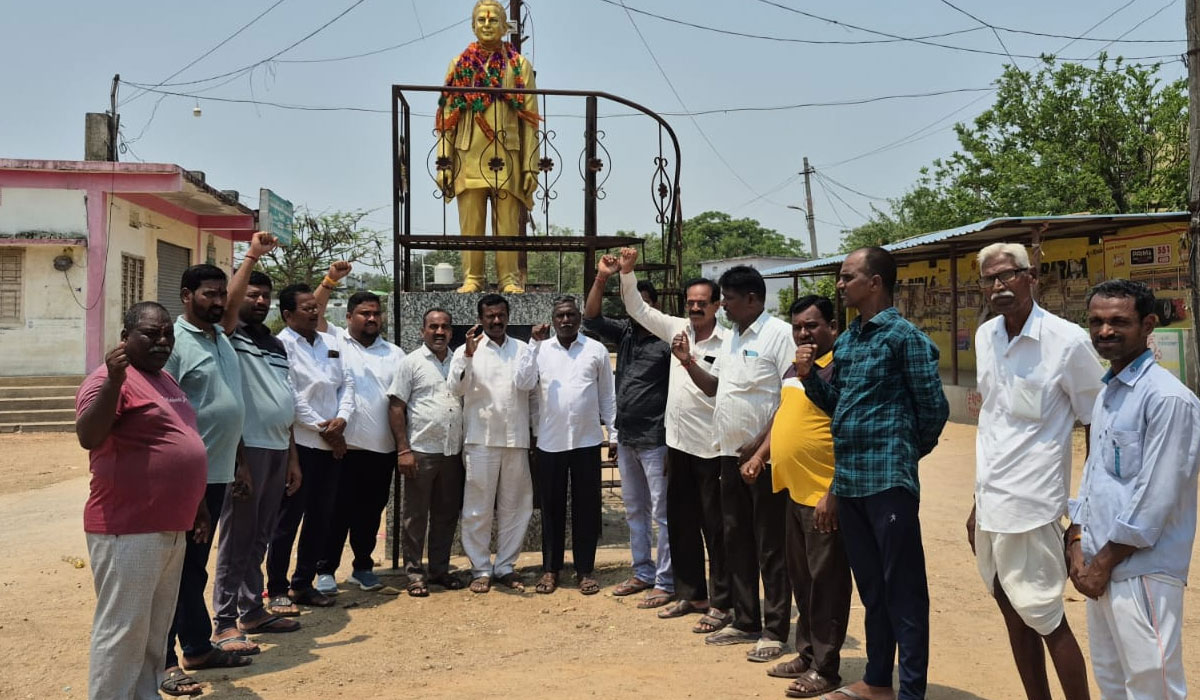 Geetla Mukunda Reddy | కూనారంలో పెద్దపల్లి మాజీ ఎమ్మెల్యే గీట్ల ముకుందరెడ్డి వర్ధంతి