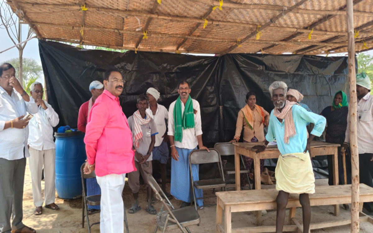 ధాన్యం కొనుగోలు కేంద్రాల్లో రైతుల ఇబ్బందులు : మాజీ ఎమ్మెల్యే కూసుకుంట్ల ప్రభాకర్ రెడ్డి