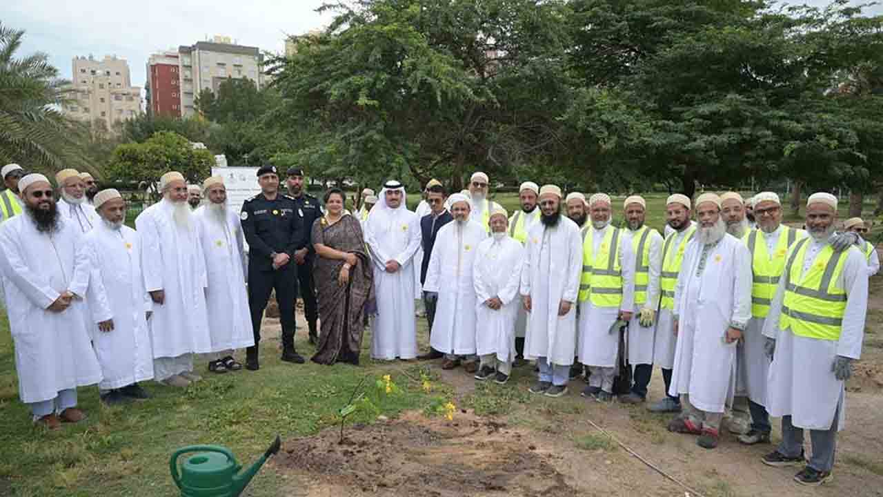 Kuwait | కువైట్‌లో ‘ఏక్ పేడ్ మా కే నామ్’ క్యాంపెయిన్.. సాల్మియా గార్డెన్‌లో మొక్కలు నాటే కార్యక్రమం..!