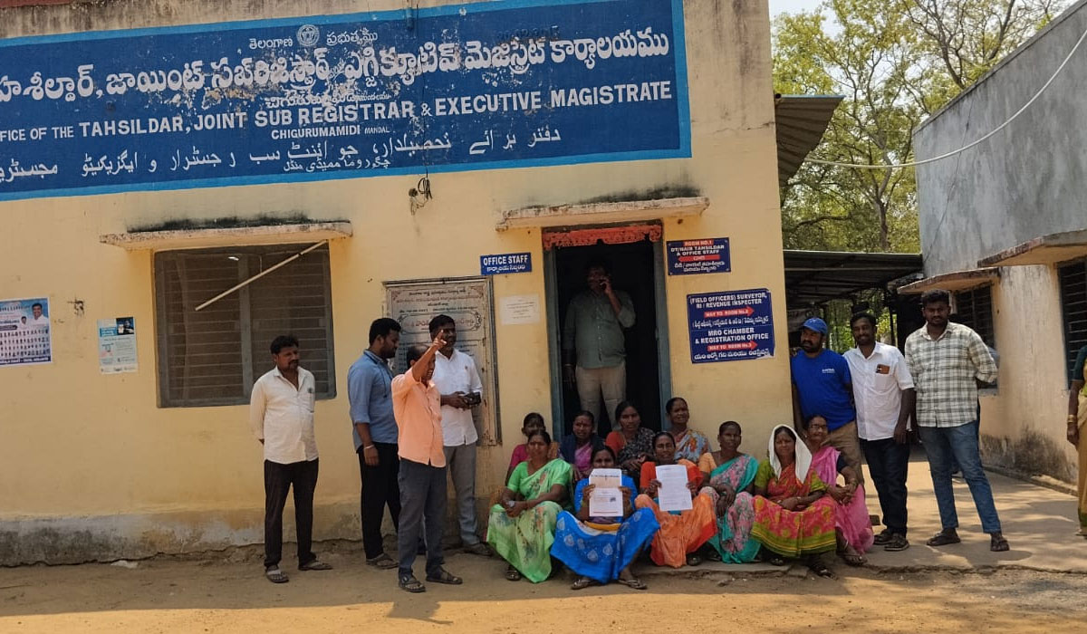 Chigurumamidi | అధికార పార్టీకి రెవెన్యూ అధికారులు కొమ్ముకాస్తున్నారని దళిత మహిళల ఆందోళన