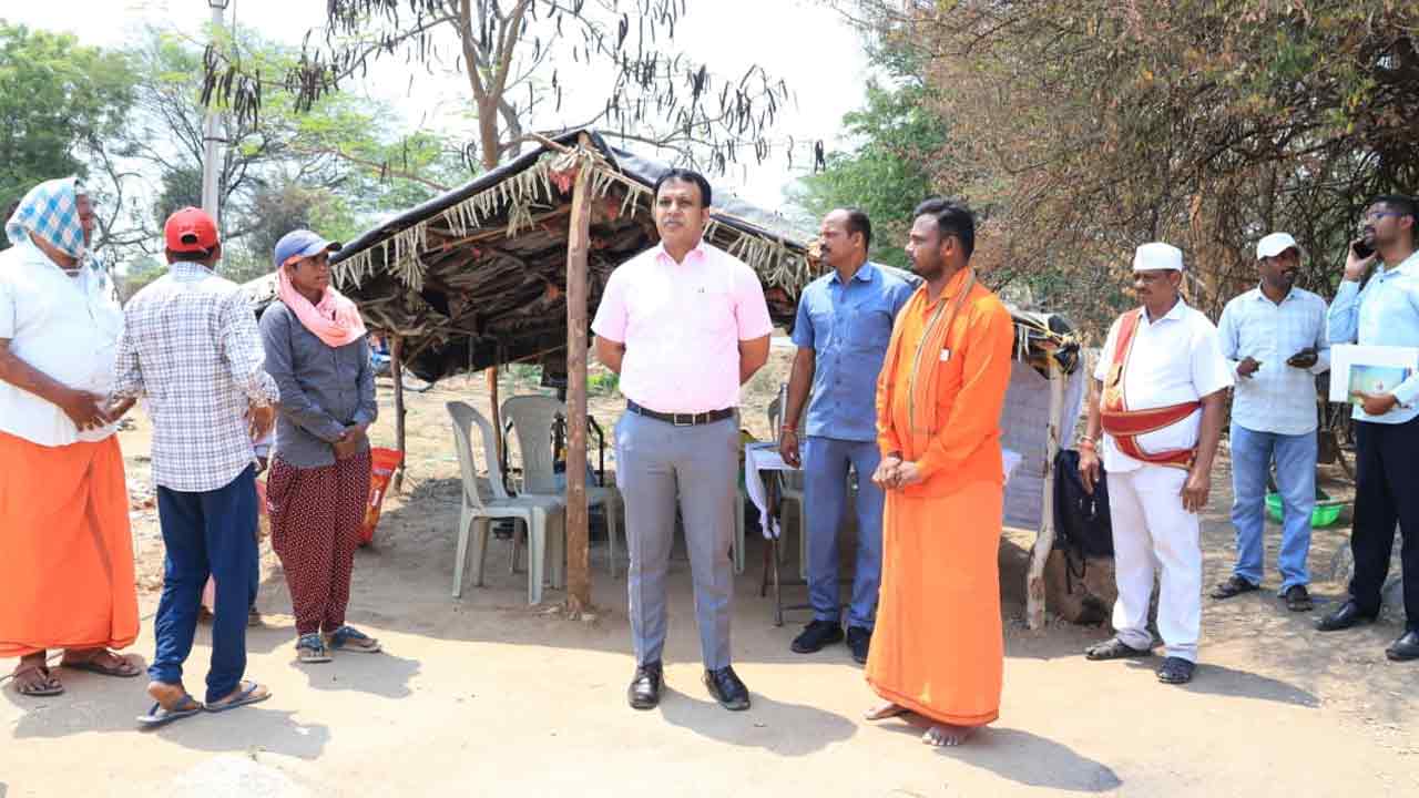 Lingala ghanapuram | ధాన్యం కొనుగోలు కేంద్రం నిర్వాహకులపై కలెక్టర్‌ ఆగ్రహం