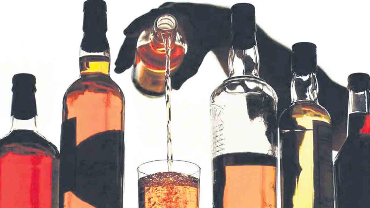 మళ్లీ మద్యం ధరల మోత!.. యుద్ధాన్ని బూచిగా చూపి పెంచేందుకు నిర్ణయం