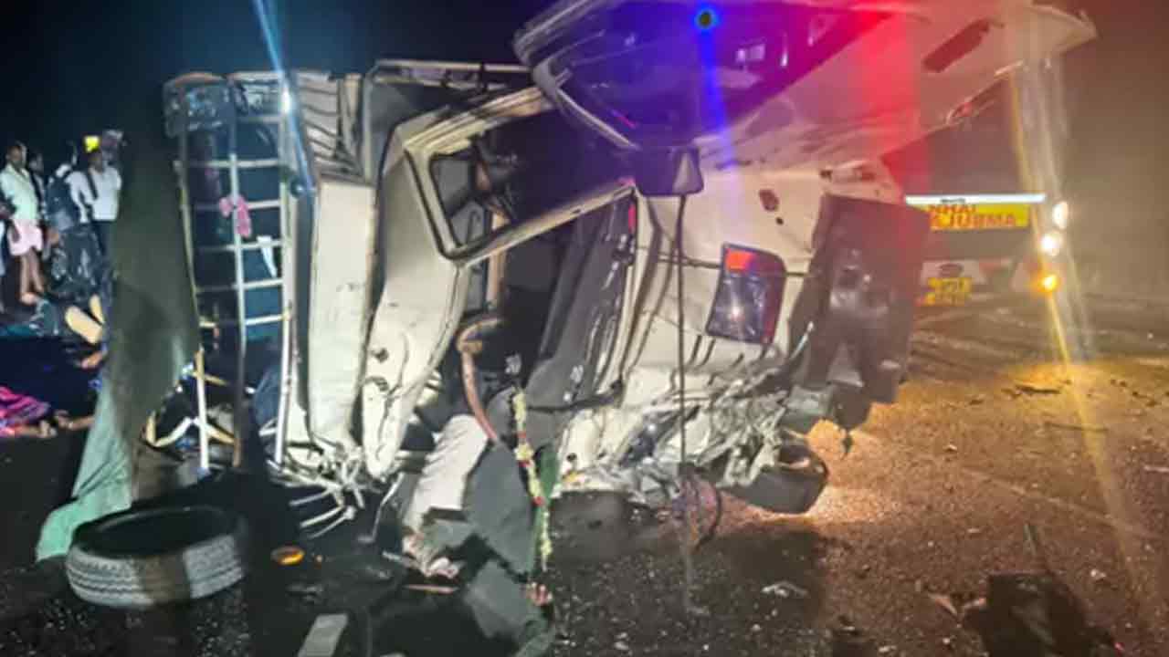 Road accident | కర్నూలు జిల్లాలో ఘోర రోడ్డు ప్రమాదం.. లారీ ఢీకొని 8 మంది మృతి