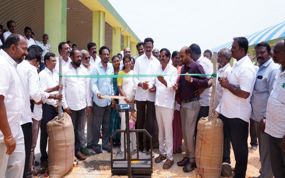 ‘మక్కా కొనుగోలు కేంద్రాన్ని రైతులు సద్వినియోగం చేసుకోవాలి’