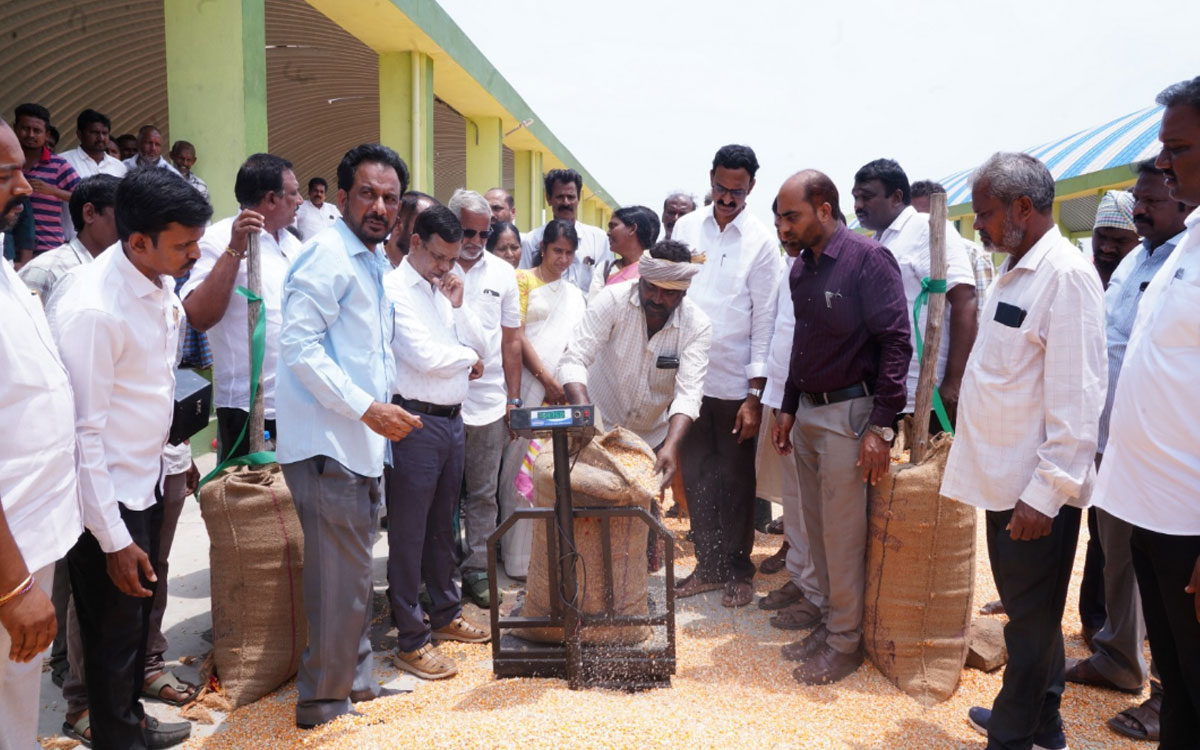 'మక్కా కొనుగోలు కేంద్రాన్ని రైతులు సద్వినియోగం చేసుకోవాలి'