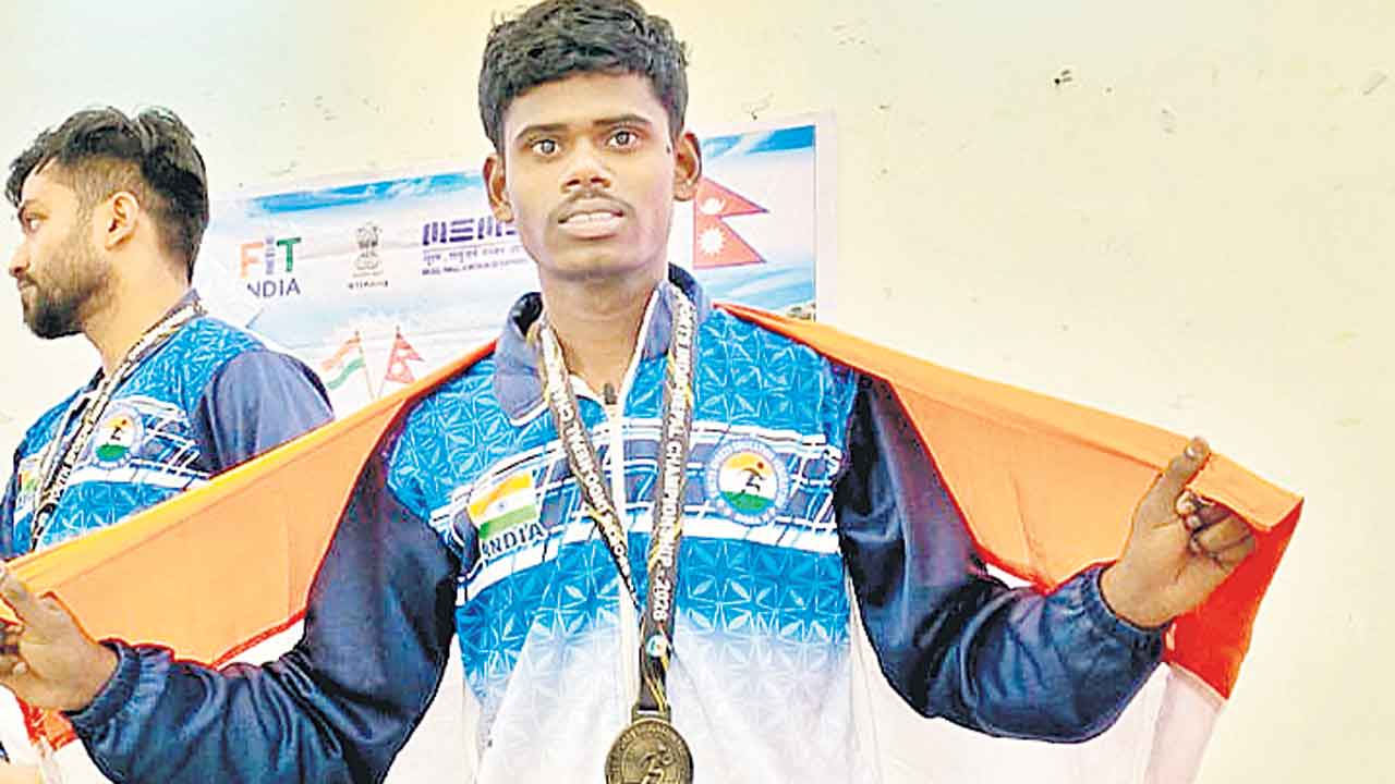 ఇంటర్నేషనల్‌ రన్నింగ్‌ పోటీల్లో అన్నాసాగర్‌వాసికి గోల్డ్‌మెడల్‌