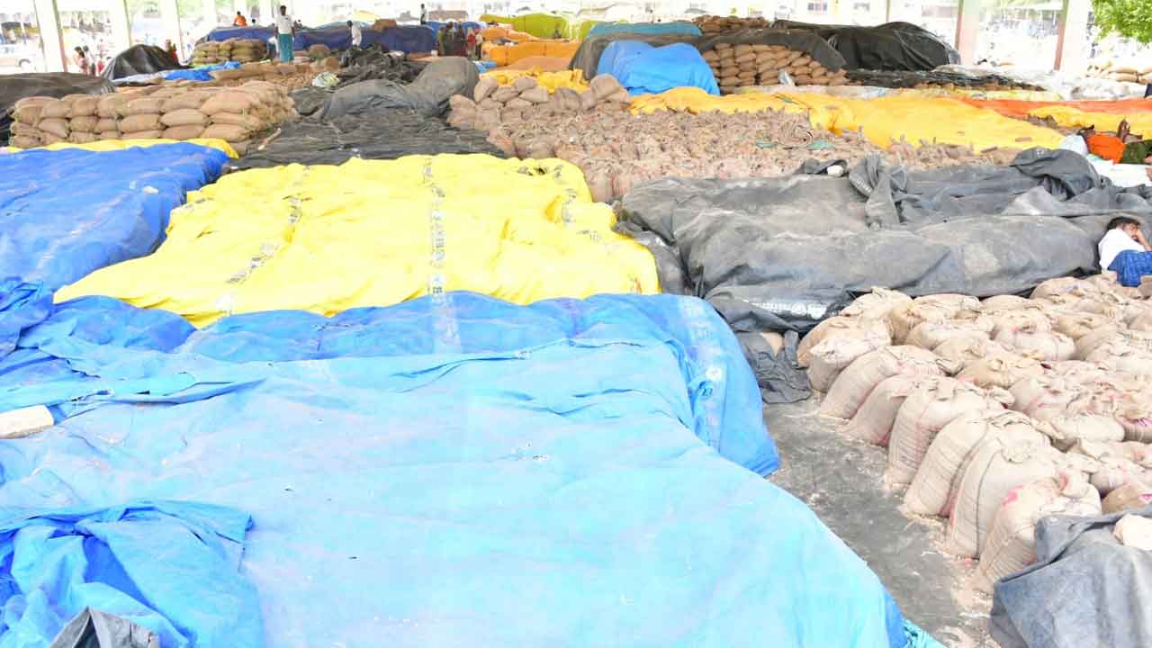 అధికారుల ఉదాసీనత