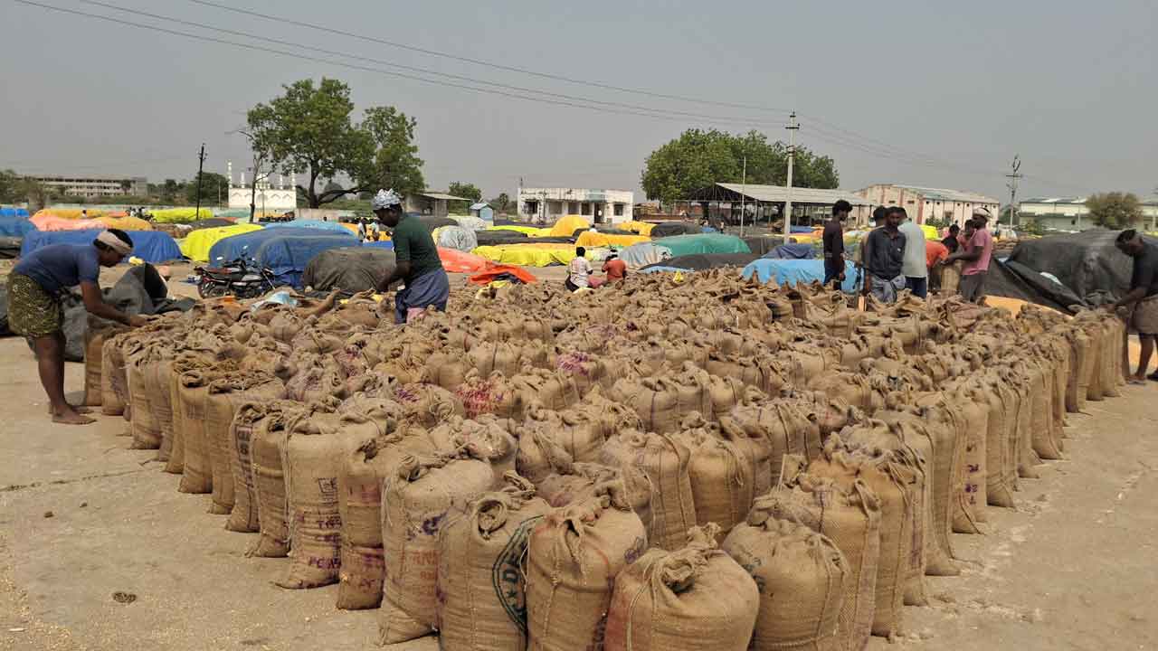 గన్నీ కొరత.. రైతన్నకు గుండె కోత