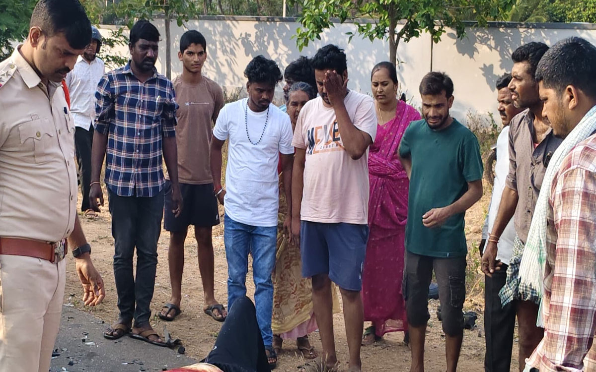 దేవుళ్ల‌తండా స‌మీపంలో లారీ-కారు ఢీ.. ఒకరు మృతి