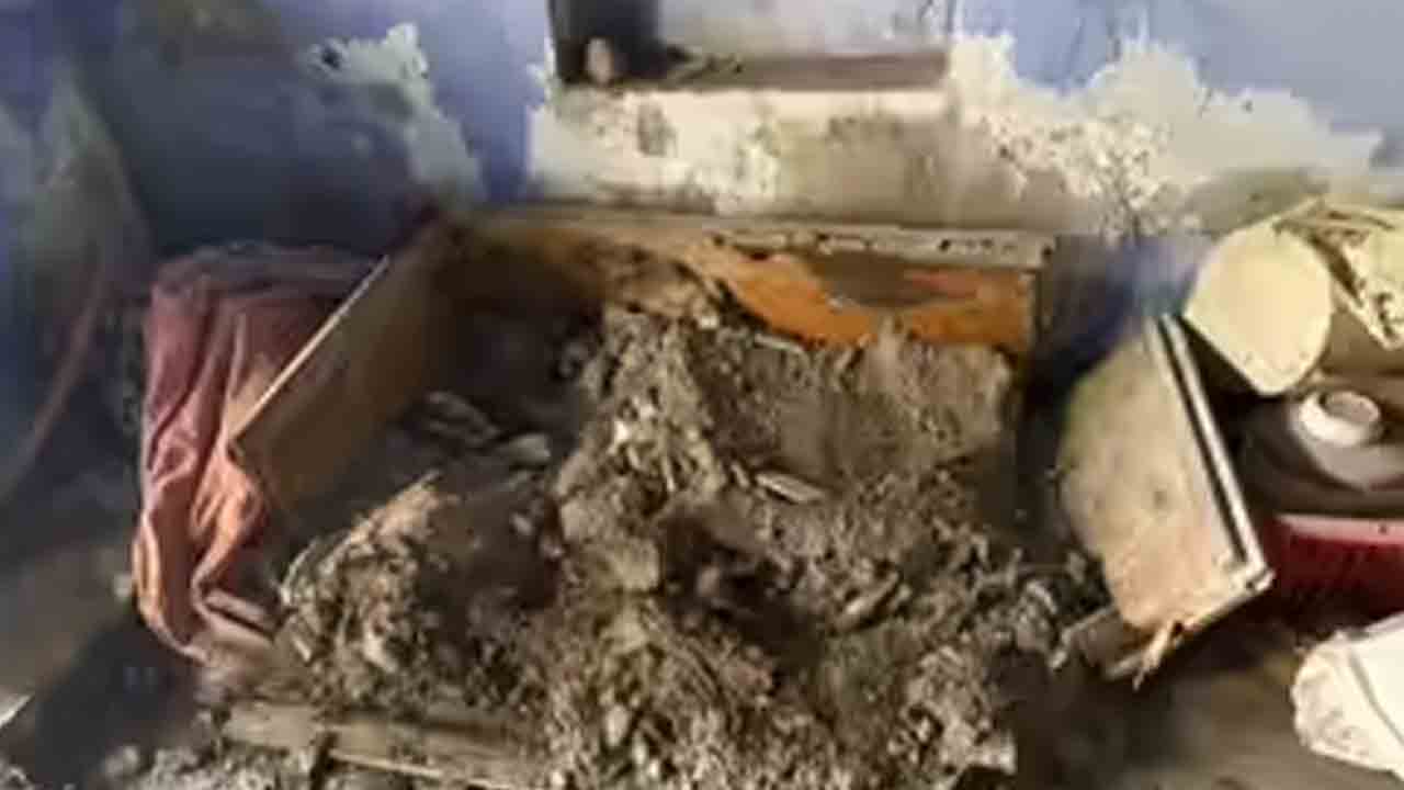 భార్యను చంపి.. చెక్కపెట్టెలో పెట్టి సిమెంట్‌తో సీలింగ్‌!.. గుజరాత్‌లో దారుణం