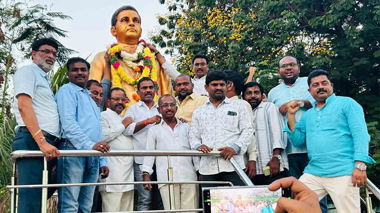 Nalgonda | ఘనంగా బీపీ మండల్ వర్ధంతి.. నివాళులు అర్పించిన యాదవులు..!