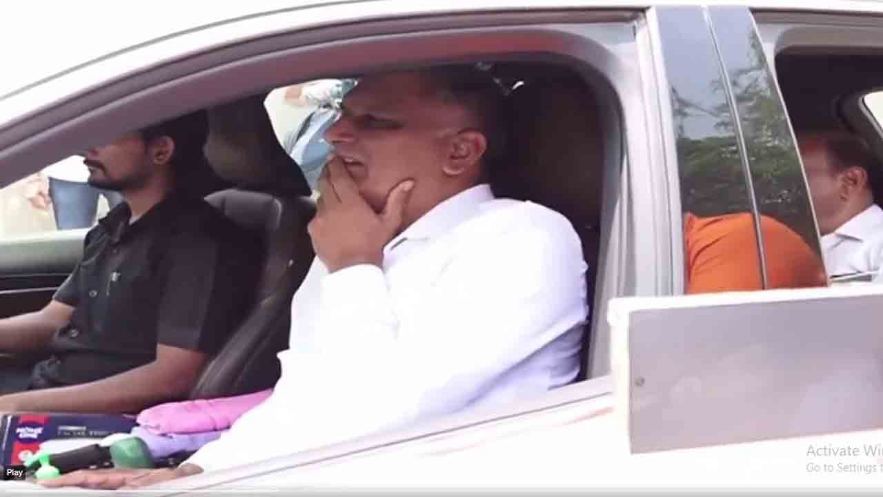 Harish Rao | మ‌న్నె క్రిశాంక్‌ను ప‌రామ‌ర్శించిన మాజీ మంత్రి హ‌రీష్ రావు.. వీడియో