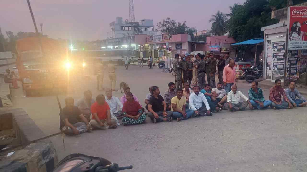 Medak | మెదక్‌లో ఆర్టీసీ కార్మికులు అరెస్టు.. ఆర్టీసీ డిపో వద్ద భారీగా పోలీసుల మోహరింపు