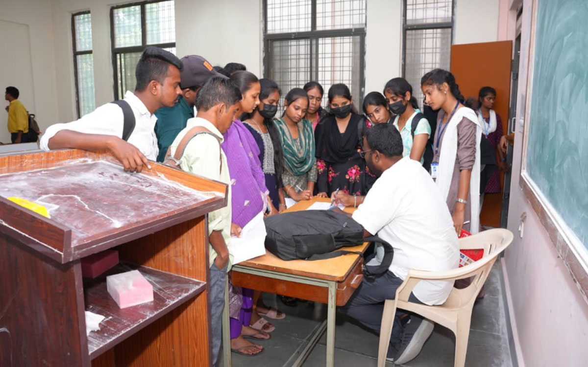 ఎంజీయూలో జాబ్ మేళాకు విశేష స్పందన