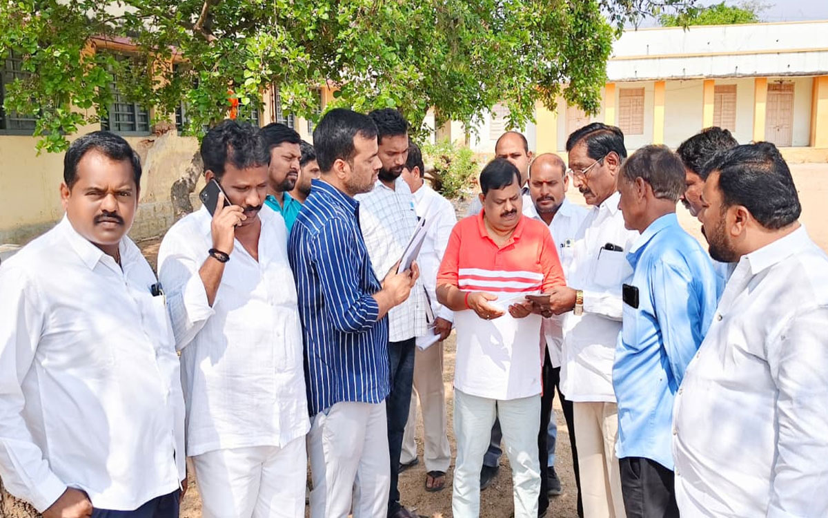 పాఠశాల/కళాశాల అభివృద్ధికి కృషి : ఎమ్మెల్యే బాలు నాయక్