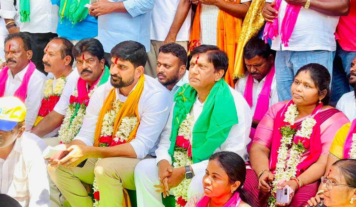 Huzurabad MLA Kaushik Reddy | సిర్సపల్లిలో డంపు యార్డ్ రద్దు చేయాలని హుజురాబాద్‌ ఎమ్మెల్యే కౌశిక్ రెడ్డి 24 గంటల దీక్ష