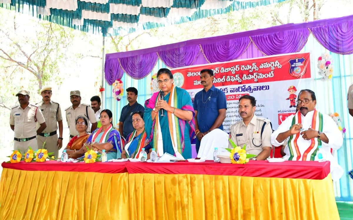 అగ్నిమాపక సిబ్బంది సేవలు అభినందనీయం : ఎమ్మెల్యే పద్మావతి