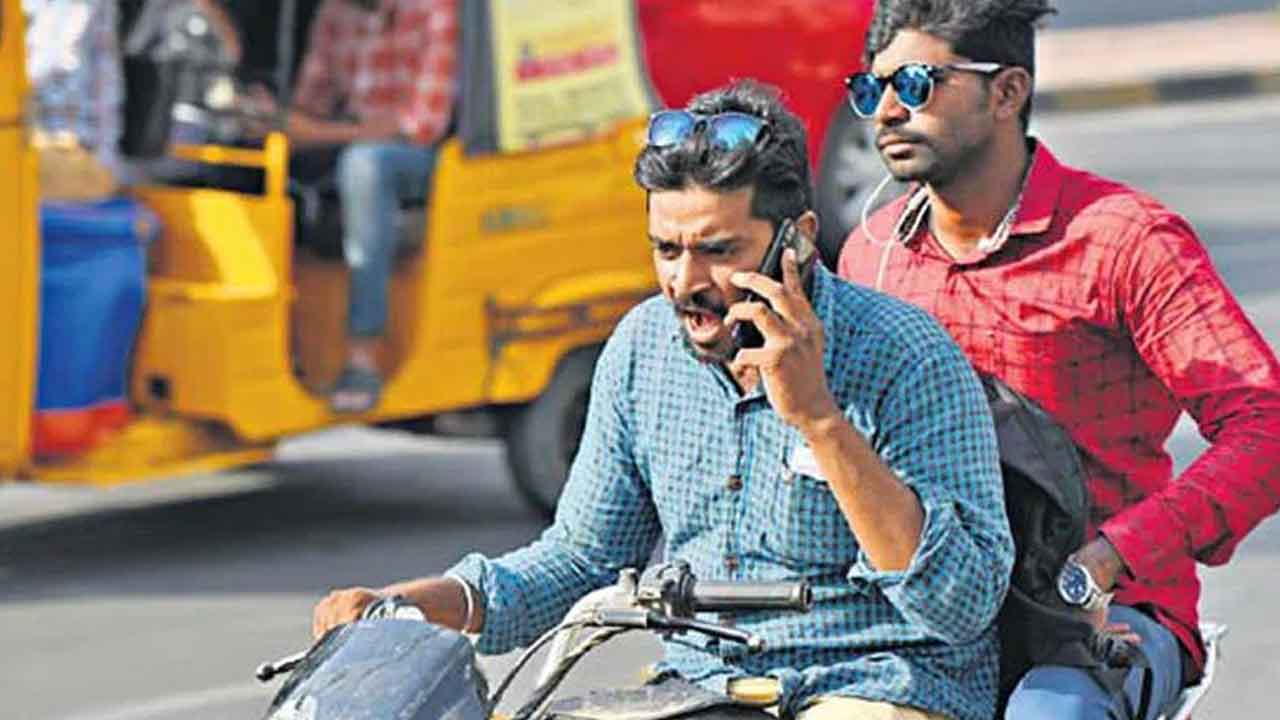 సెల్‌ఫోన్‌ డ్రైవింగ్‌.. 6046 మందిపై కేసు