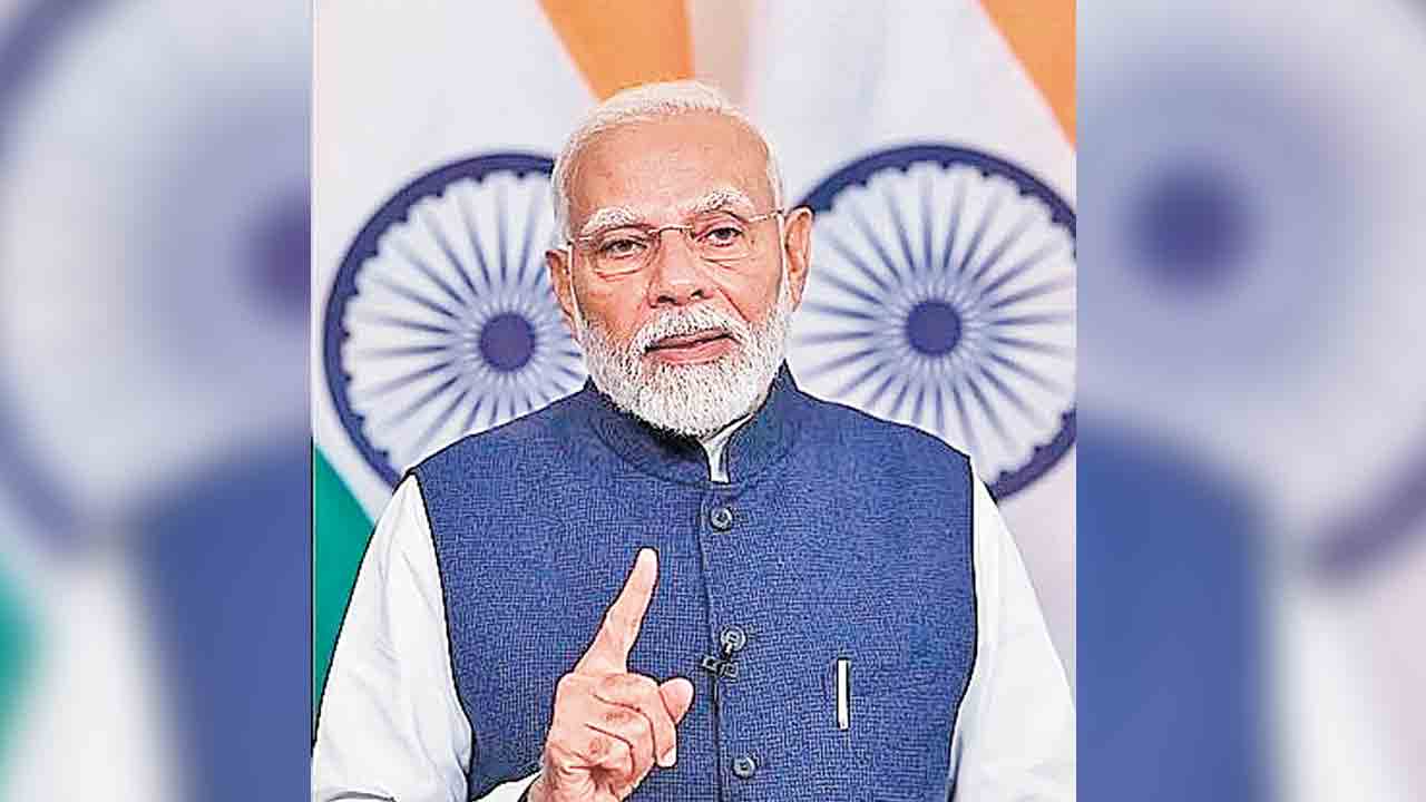 చెప్పిందొకటి.. చేస్తున్నదొకటి!