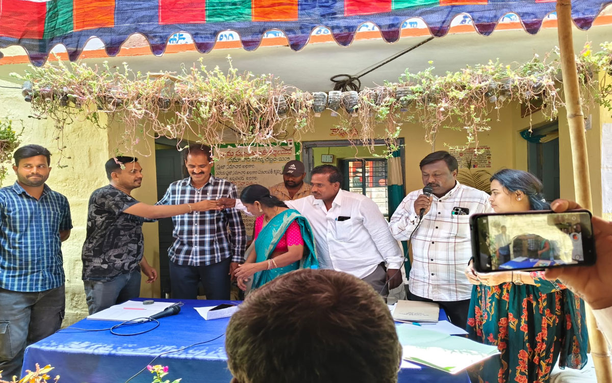 మోరంపల్లిబంజర్ సంత వేలం రూ.35.61 లక్షలు