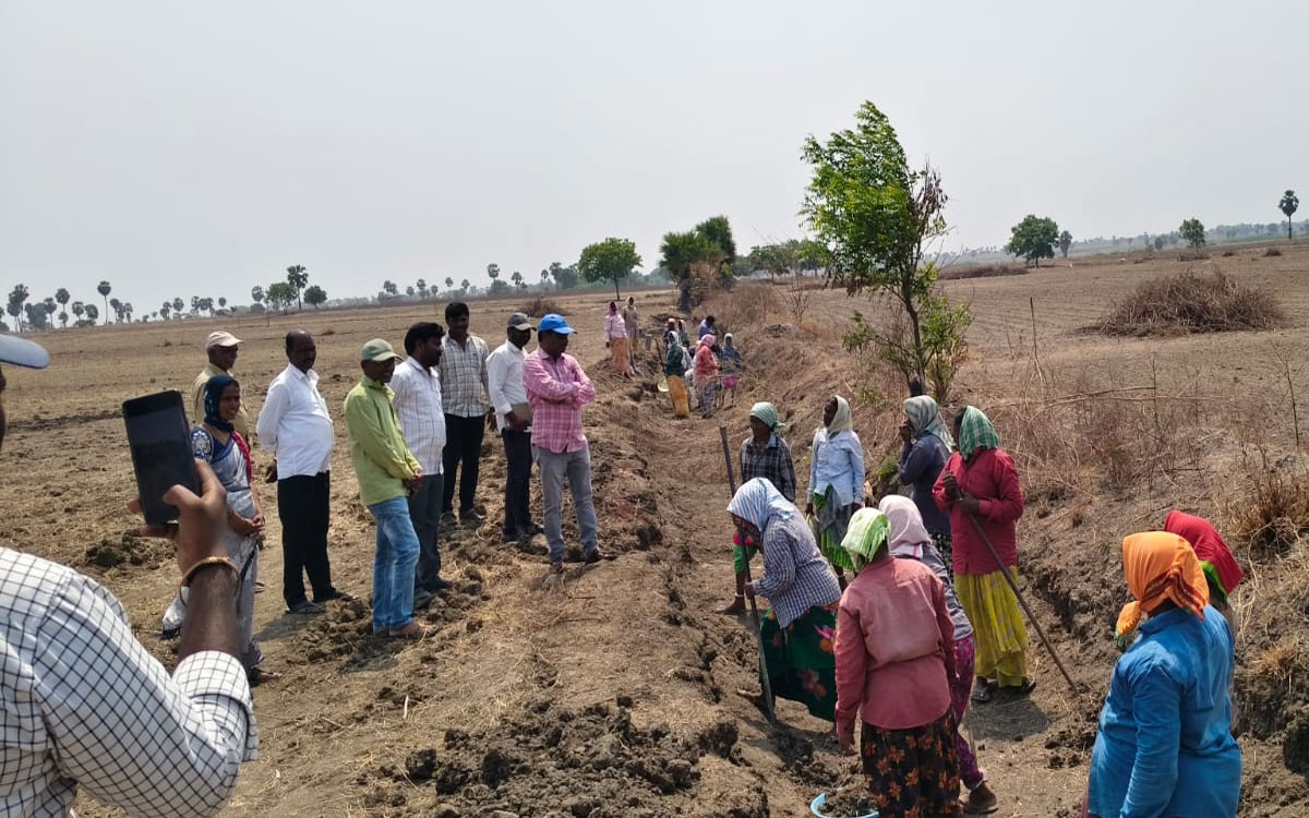 చండూరులో ఉపాధి హామీ పనుల ప‌రిశీల‌న‌